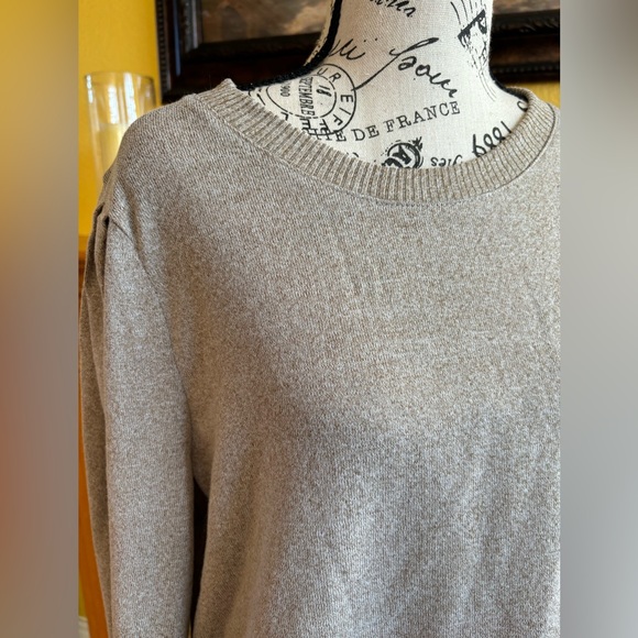 Fresh two piece knitted lounge wear suit in small size camel color - Picture 5 of 5